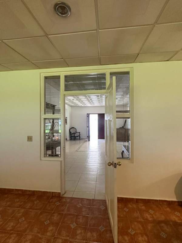 Spacious dining room area with natural light rental house Ancón Panama