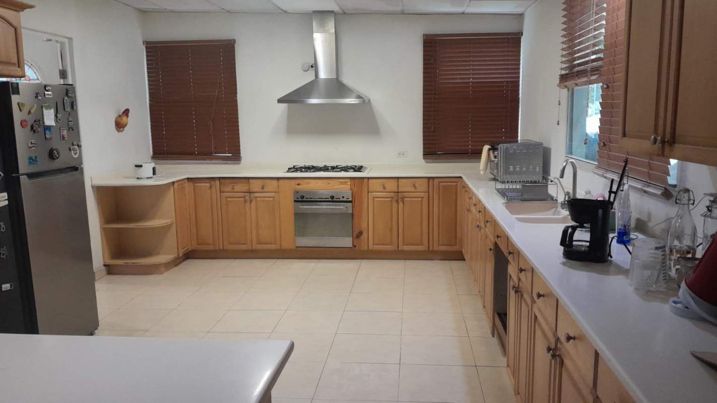 Kitchen angle showing cabinetry, appliances in Llanos Curundu rental house Panama