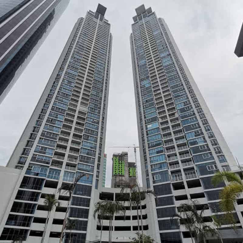 Infinity swimming pool with jacuzzi at PH Country Club twin towers Costa del Este Panama
