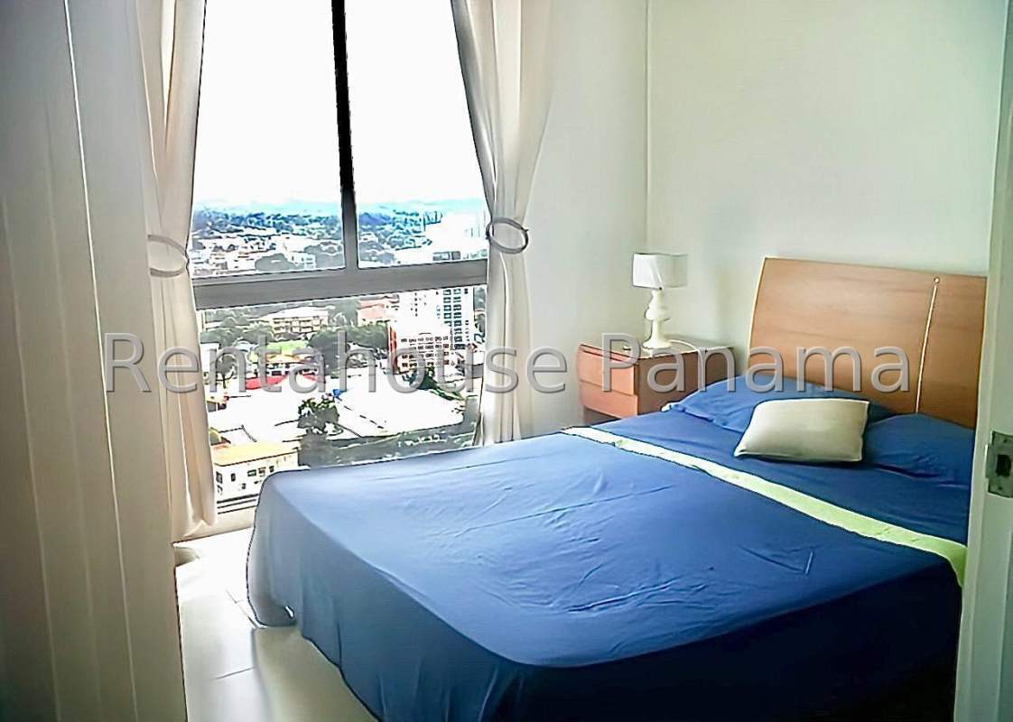 Modern bathroom with tile finishes Splendor by The Park Carrasquilla Panama