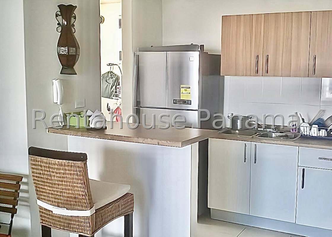 Bedroom with big window natural light in Splendor by The Park Panama