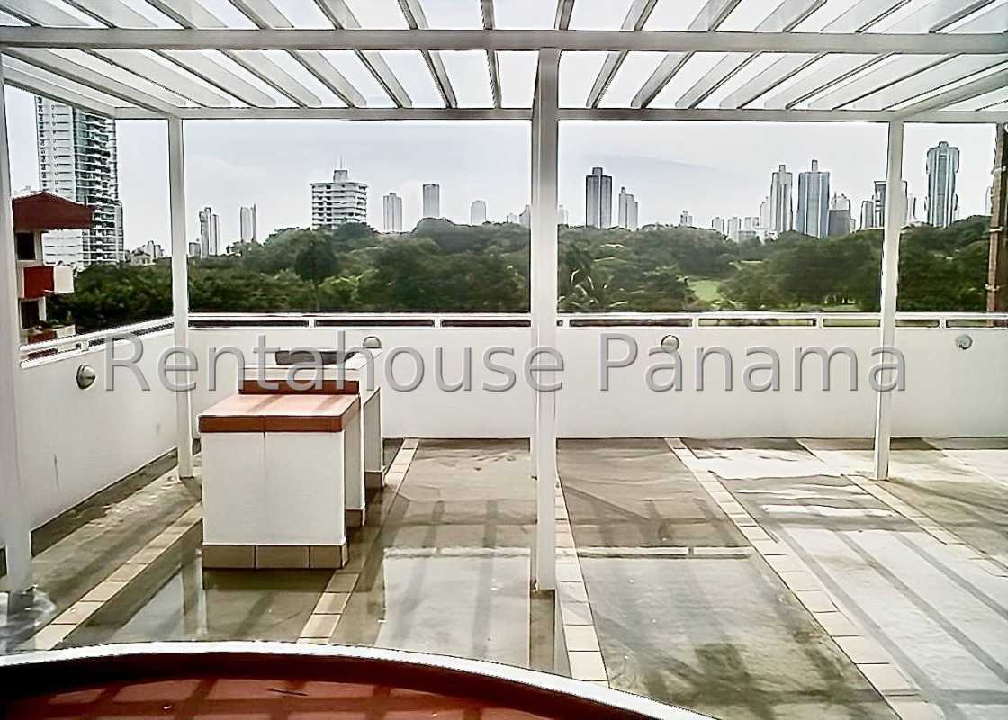 Rooftop terrace with BBQ area and pergola Splendor by The Park Carrasquilla Panama