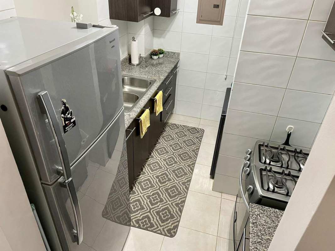 Compact kitchen with granite countertops, refrigerator, gas stove in PH Vivendi Towers Edison Park Panama City