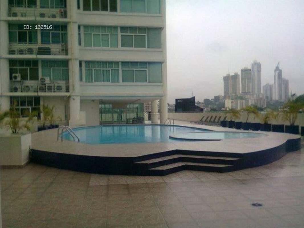Infinity pool overlooking Panama City skyline at PH Vivendi Towers Edison Park