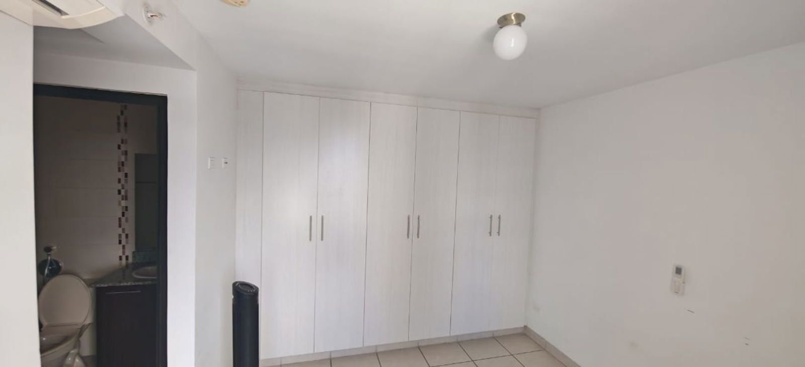 Bedroom built-in closet split AC tile flooring PH Lefevre 75 Parque Lefevre Panama