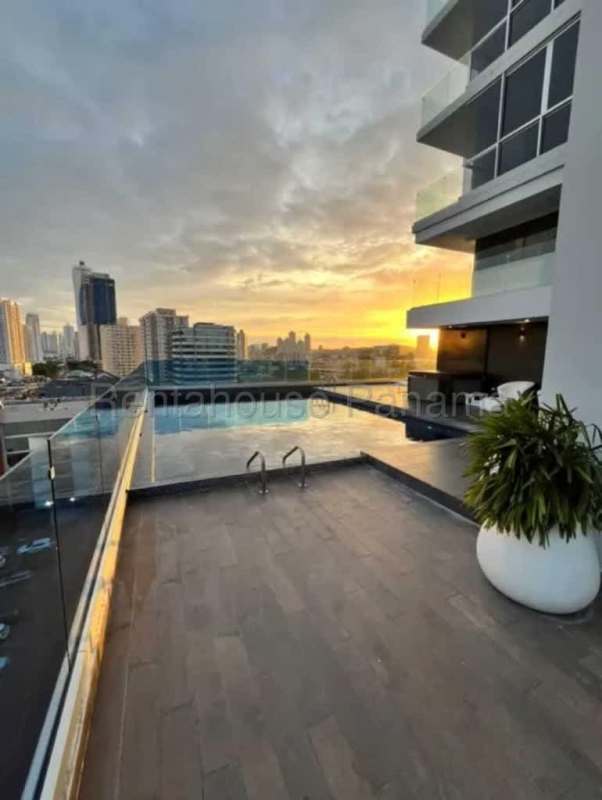 Modern rooftop infinity pool terrace overlooking Panama City skyline at PH Vista Loft