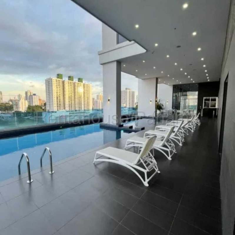 Covered lounge rooftop infinity pool and city view at PH Vista Loft Panama City