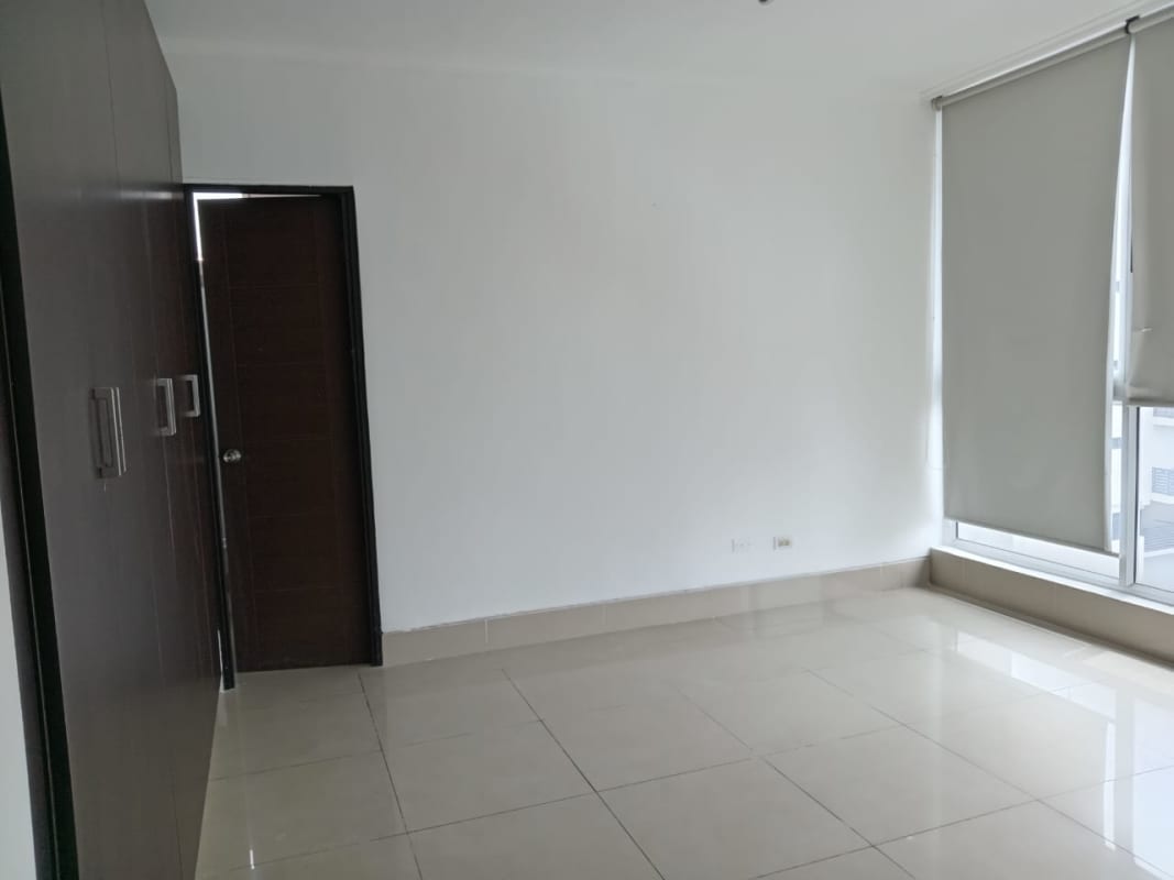 Modern kitchen with granite counters, large window for natural light in PH San Francisco Exclusive Panama