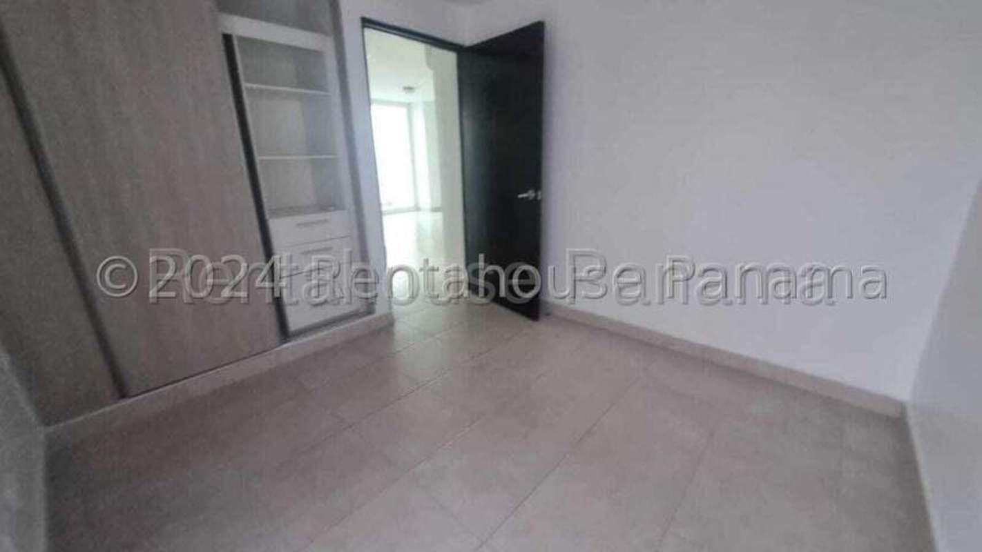 Modern bathroom with glass enclosed shower and vanity PH El Mare Edison Park Panama