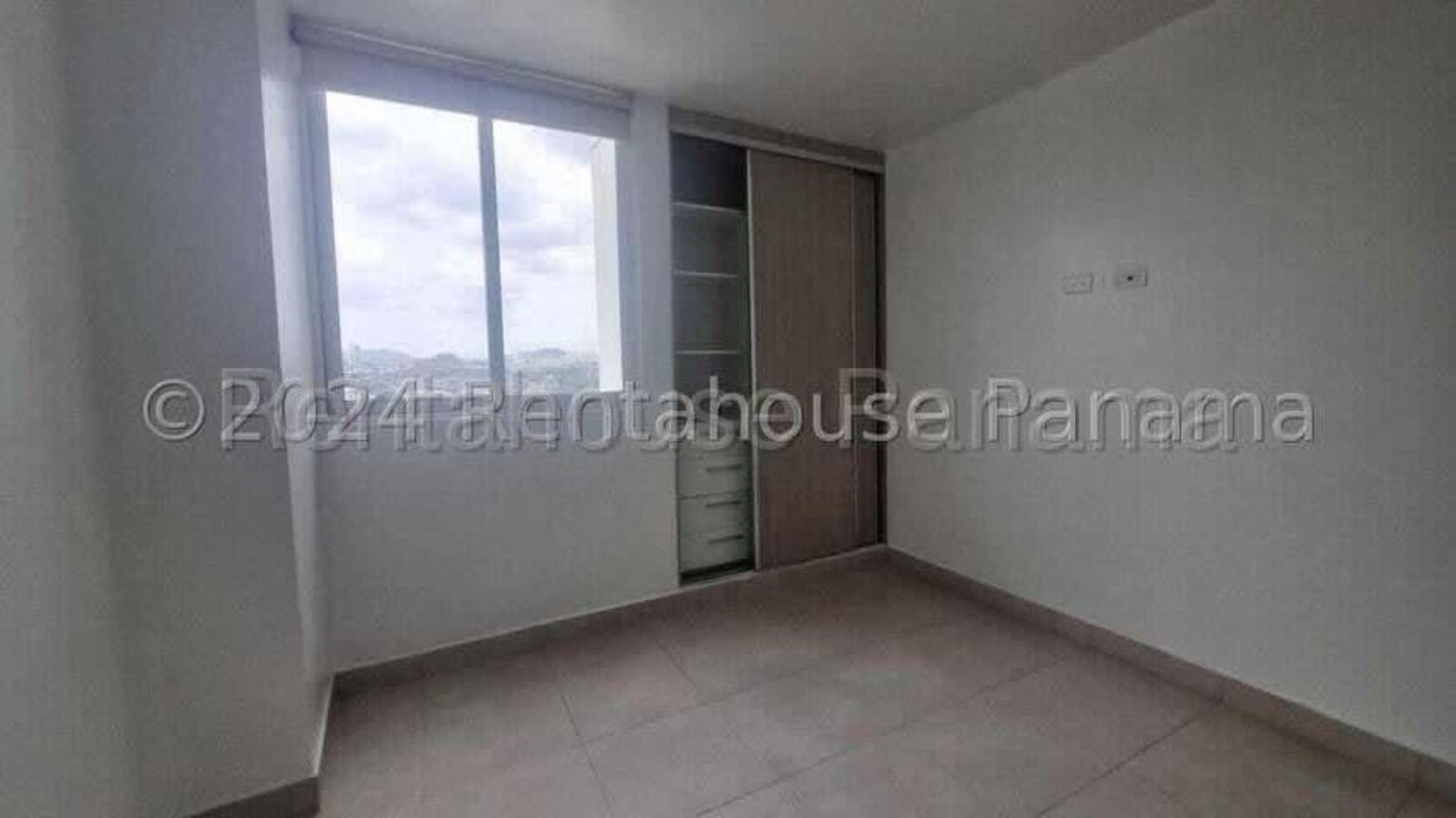 Balcony overlooking Panama City skyline from PH El Mare Edison Park