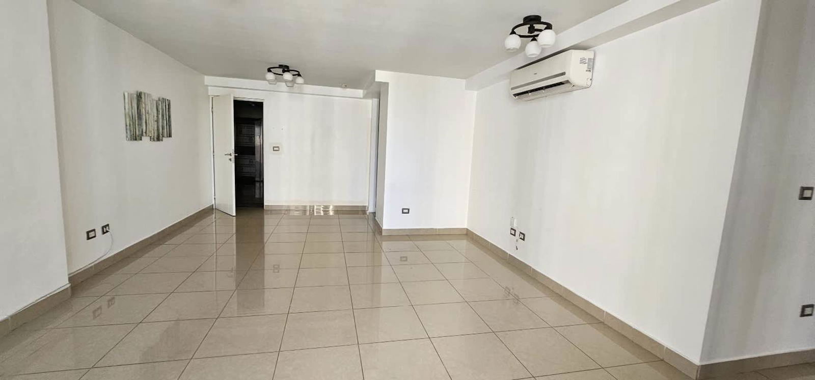 Kitchen with granite countertops, stove, refrigerator PH Rokas Condado del Rey Panama