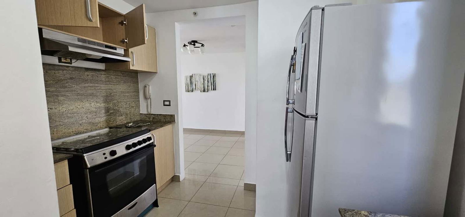 Modern bathroom with walk-in shower PH Rokas Condado del Rey Panama