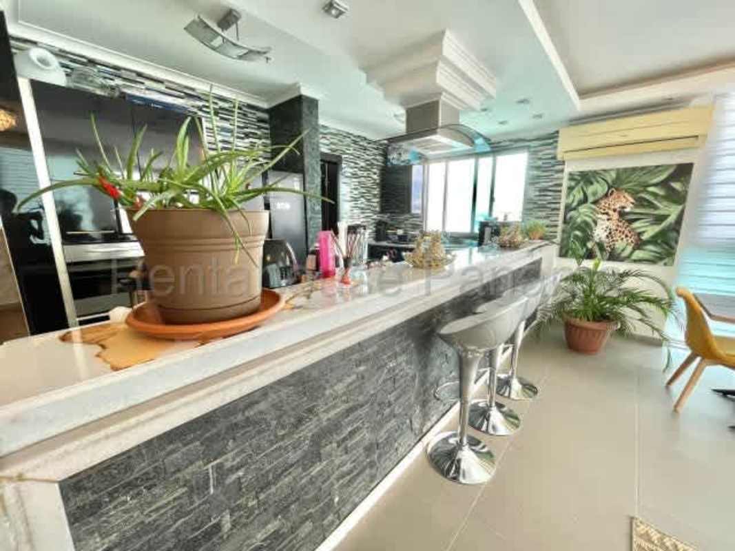 Luxury bedroom with ensuite bathroom and marble finishes in PH Acqua San Francisco Panama