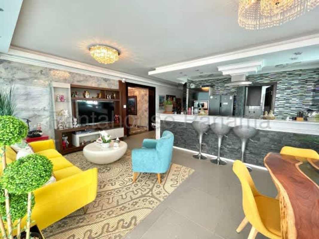 Fully equipped contemporary kitchen with bar area in PH Acqua San Francisco Panama