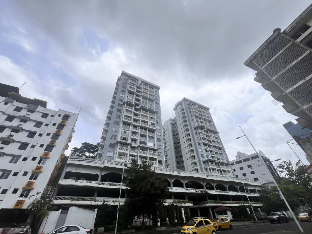 Bedroom with split AC and natural light PH Vía España Bella Vista Panama City