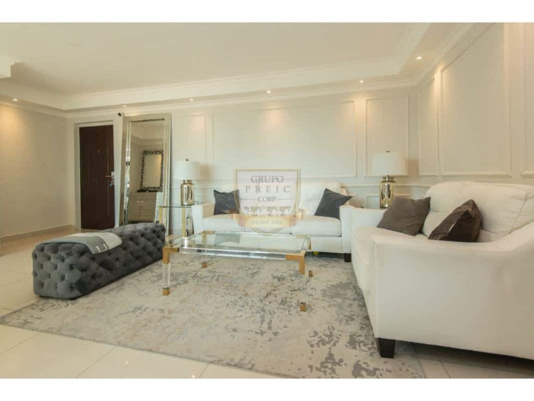 Bedroom with panoramic window and natural light PH Portofino in San Francisco Panama