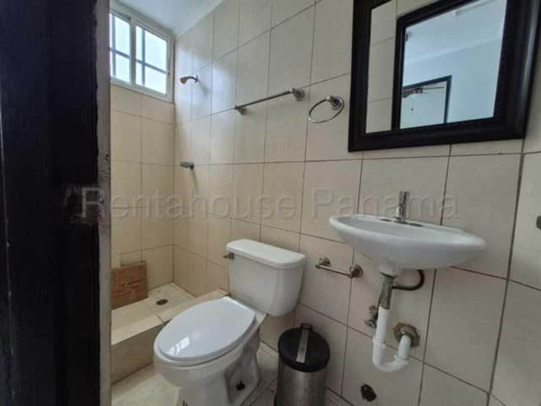 New 2BR Apartment with Balcony PH Via Porras San Francisco