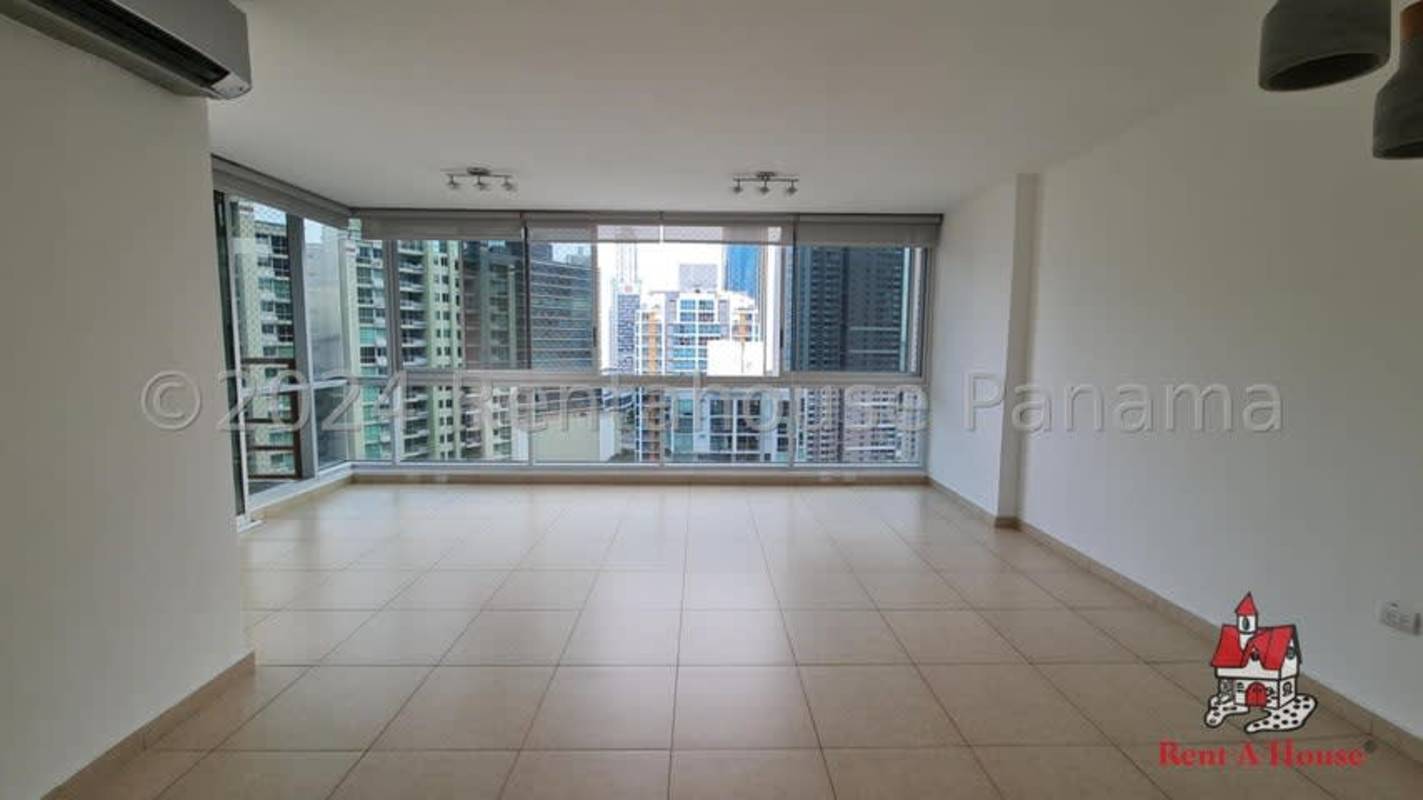 Unfurnished bedroom large closet ensuite bathroom tile floor PH Riverside Costa del Este Panama