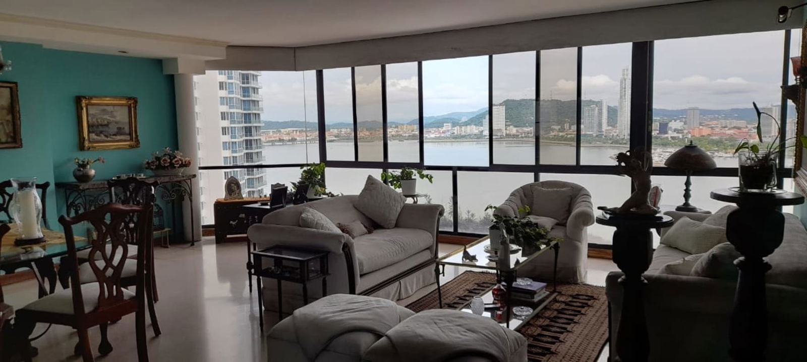 Master bedroom with floor-to-ceiling oceanfront windows in PH Mediterrane Junior luxury condo Panama City