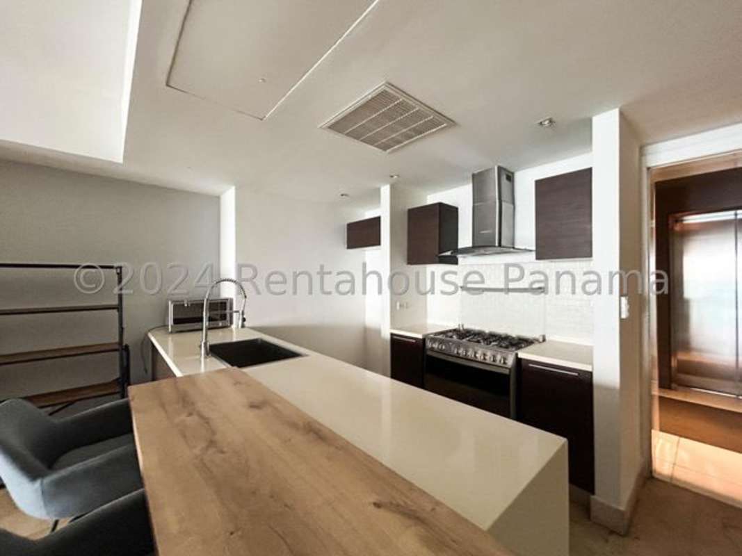 Contemporary bathroom with double sinks and marble finishes PH Yoo Panama