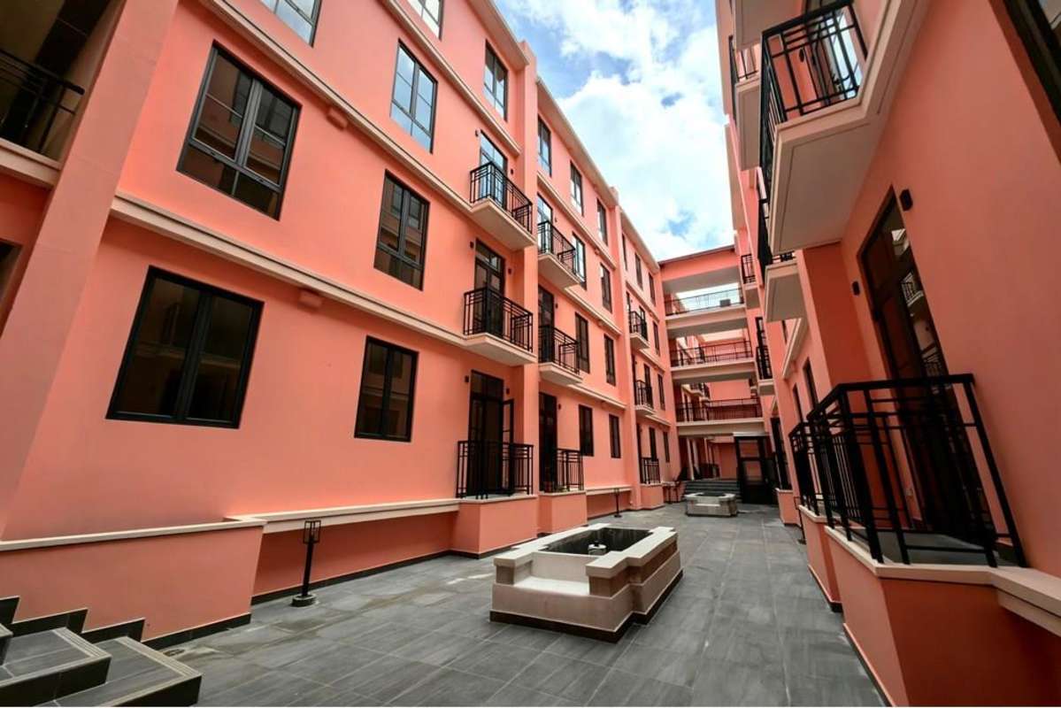 Peach-colored courtyard surrounded by balconies in restored Casa Korsi apartment building Panama City