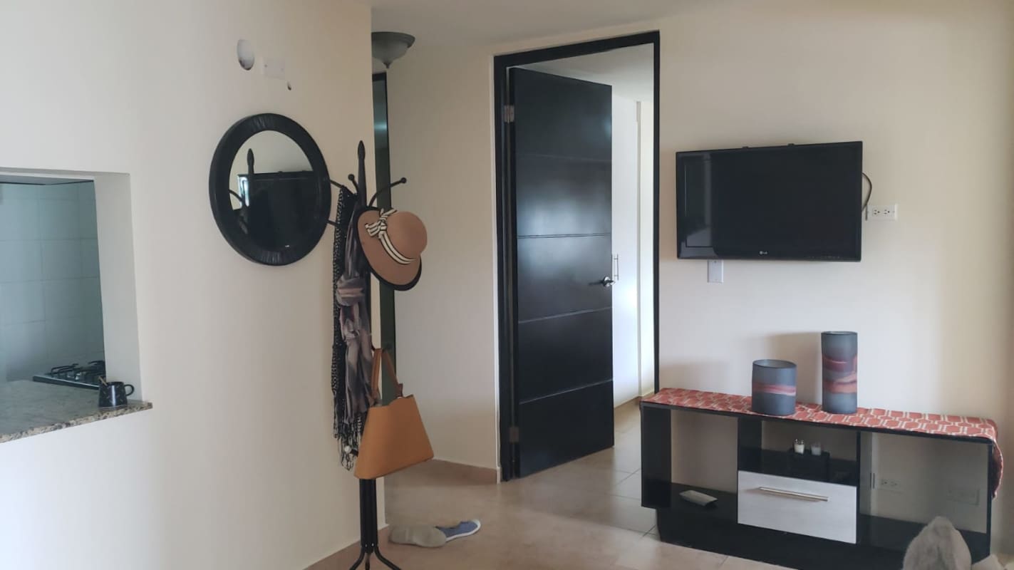 Dining area beside kitchen with breakfast bar in Cosmopolitan Tower Via Transistmica Panama rental apartment