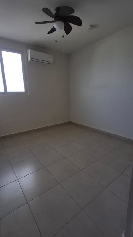 Bedroom with tiled floors, AC unit, window, built-in closets Torres de Versalles Don Bosco Panama Apartment