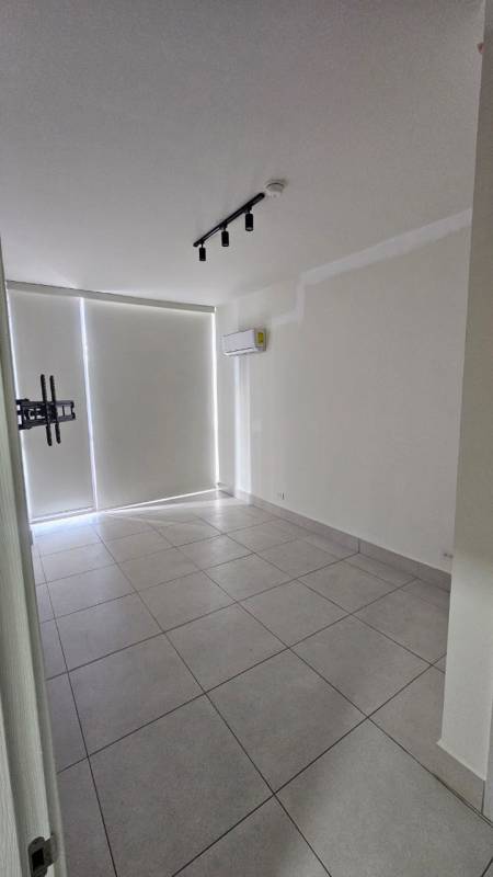 Bright bedroom with city view, split AC, built-in closet in Coco Place Panama City