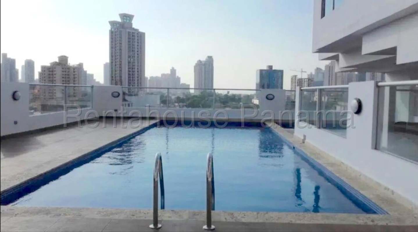 Rooftop pool with panoramic city views in PH Rainbow Tower El Carmen Panama