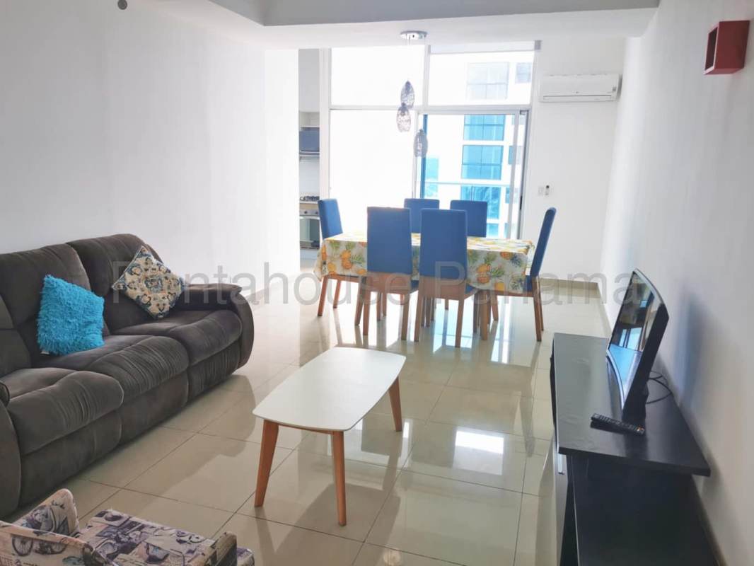 Fully equipped modern kitchen with stainless appliances in PH Rainbow Tower El Carmen Panama