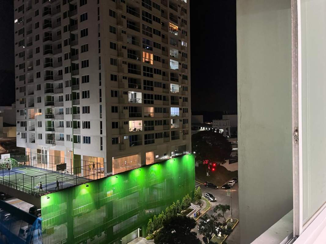 Building lobby floor-to-ceiling glass, modern furniture PH Vivendi 300 Panama