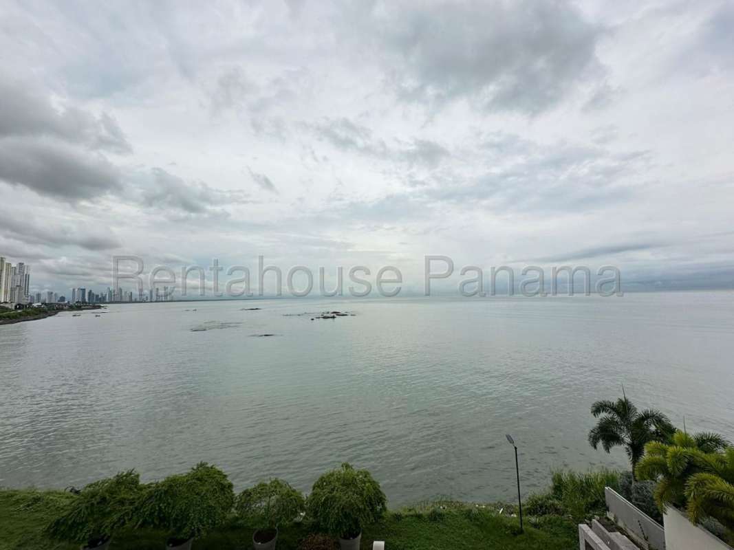 Spacious kitchen with granite countertops, modern appliances at PH The Residences Punta Pacifica Panama