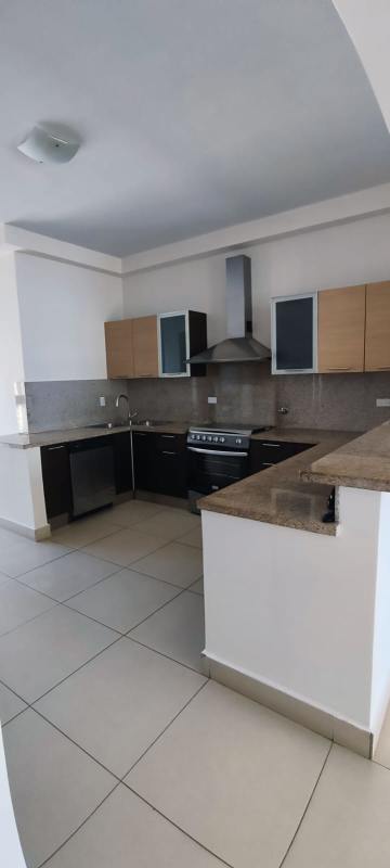 Master bedroom ocean views, walk-in closet, ensuite bathroom Dupont Tower Punta Pacífica