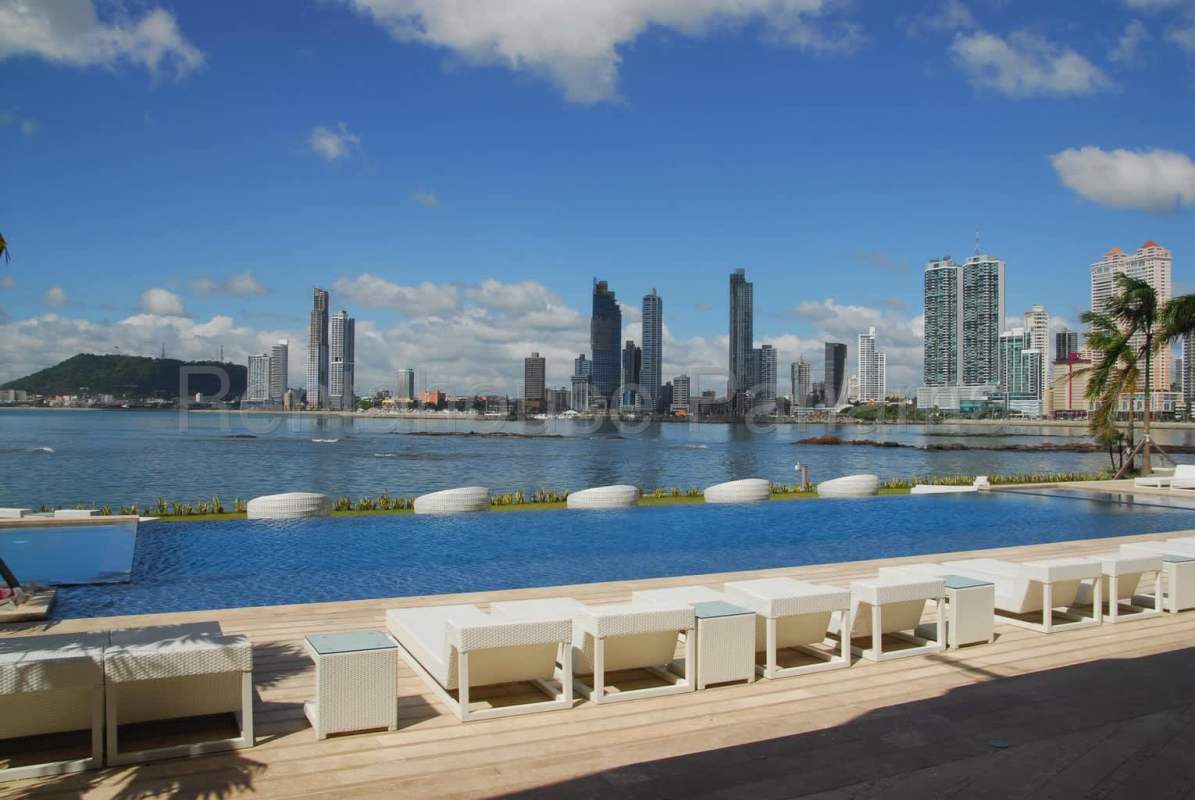 Luxury infinity edge pool with oceanfront terrace in The Point skyscraper Panama City