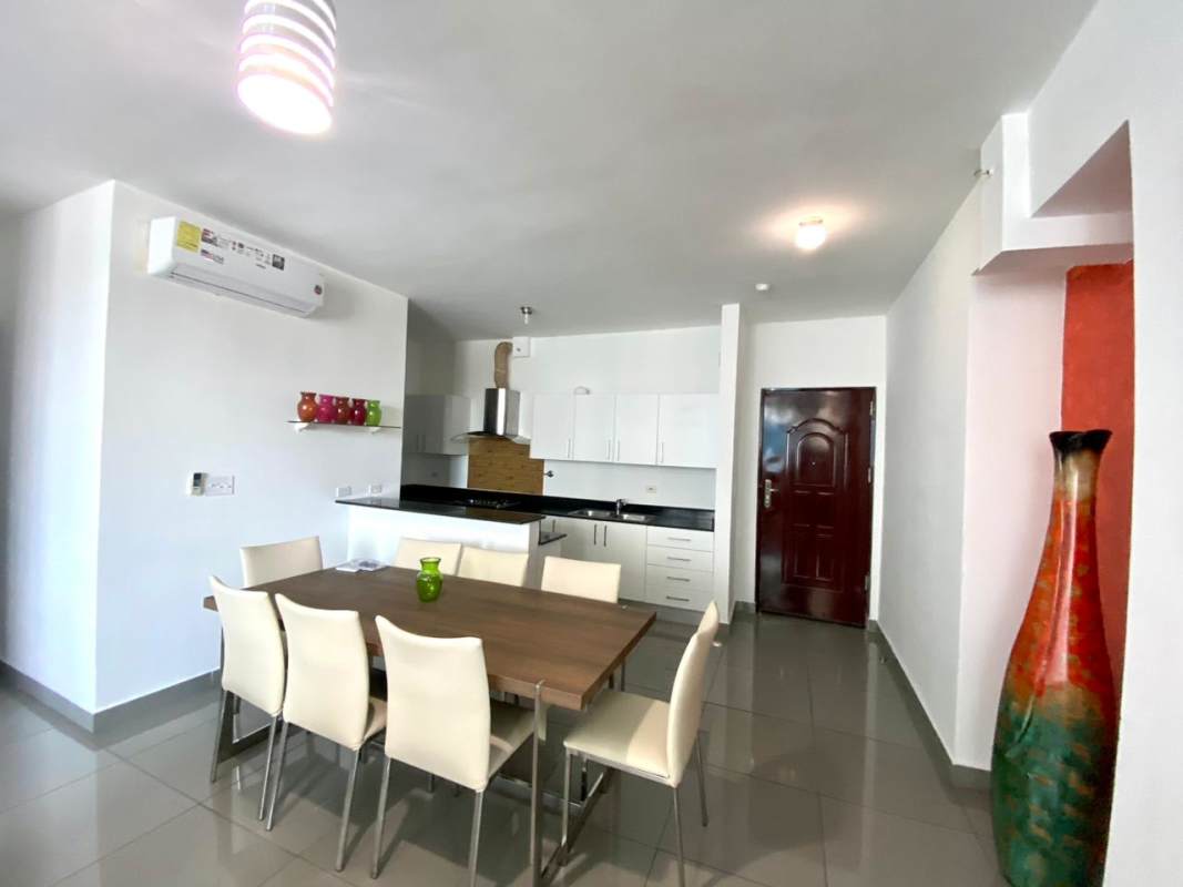 Modern open kitchen with island and dining set PH Pacific Hills San Francisco Panama