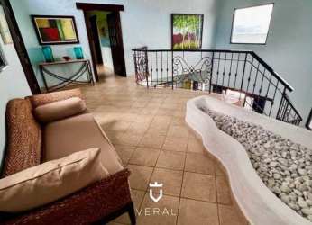 Spacious covered terrace with dining, bar, barbecue and panoramic Pacific ocean view in beachfront villa Panama