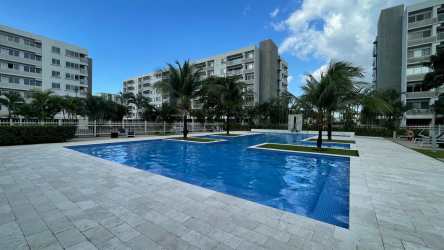 Outdoor swimming pool with garden at PH Midrise Panamá Pacífico