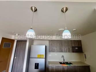 Outdoor swimming pool and sun loungers in residential Panama Pacifico PH Paterre