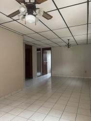 Affordable 3BR House with Backyard La Floresta Vacamonte