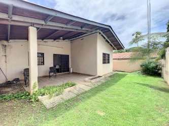 Covered terrace with yard and patio in PH Summer Hills Costa Verde La Chorrera Panama