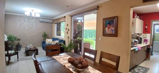Secondary bedroom with built-in closet natural light Panama Pacifico