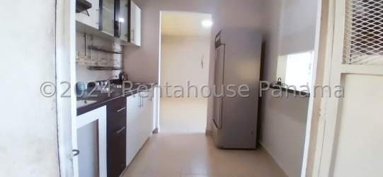 Kitchen with granite countertop, upper and lower cabinets in Montelimar house La Chorrera Panama