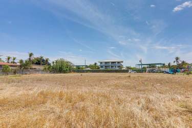 Open sandy lot on Pacific coast in Panama ready for tourism or residence project