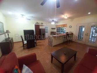 Bedroom with large windows, natural light, built-in closet and AC in Coronado Panama house