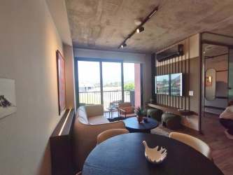 Contemporary bathroom with glass shower enclosure PH Centriqo Panama Pacifico