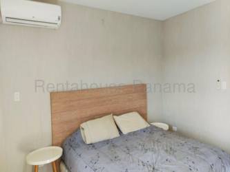 Minimalist bedroom with large window, mountain views and AC in Woodlands Panama Pacifico