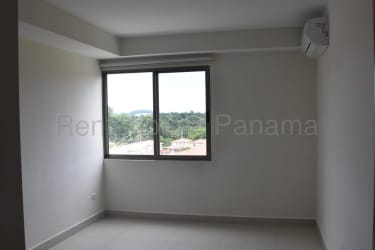 Empty bedroom with large window and split AC PH Woodlands Panama Pacifico