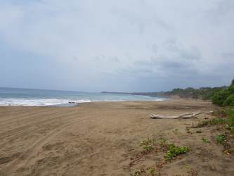 2795m2 Titled Beachside Lot in Hacienda Los Gavilanes Pedasi