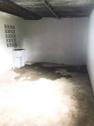 Bathroom with tile, walk-in shower and pedestal sink in Los Cerezos house Panama Oeste