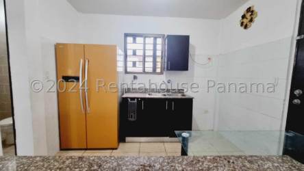 Large covered terrace with tiled floor and green backyard view in PH Greenland Arraiján Panama